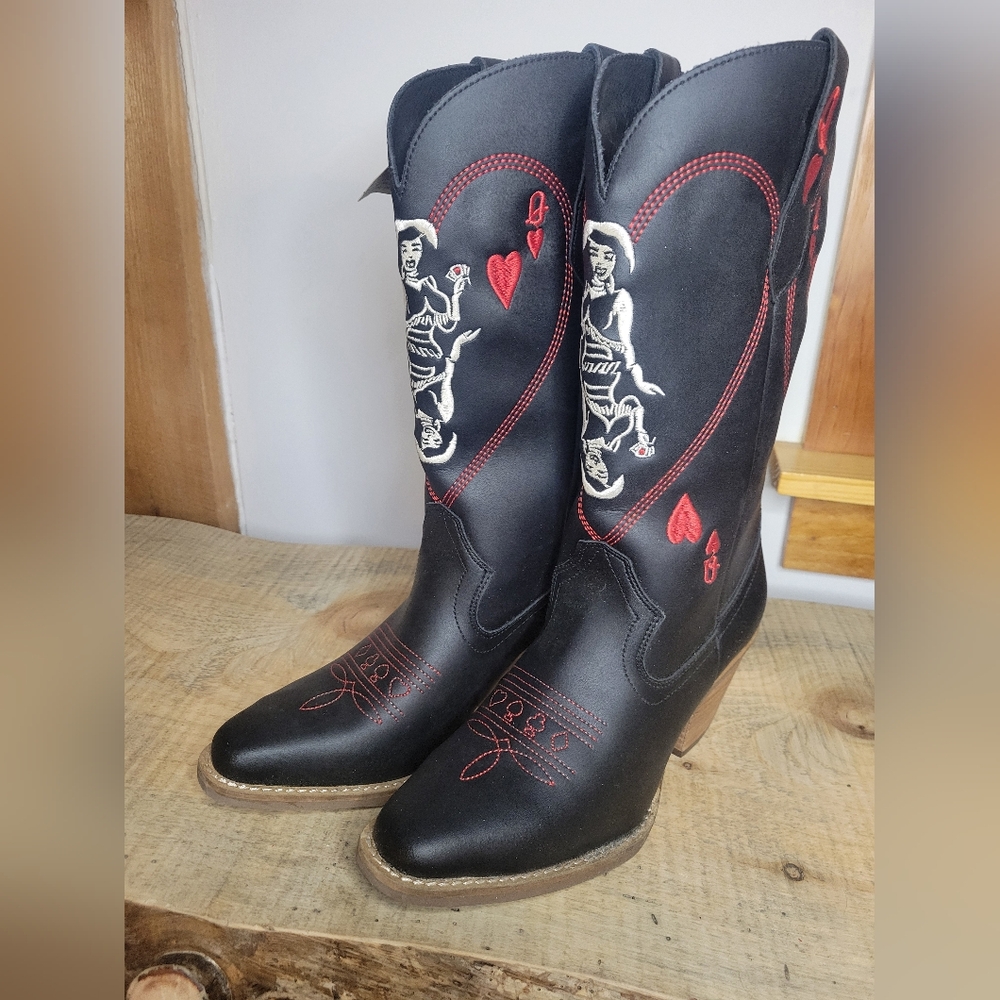 Dingo Queen A Hearts Western Boots Black Womens 7.5 NWT, without original box